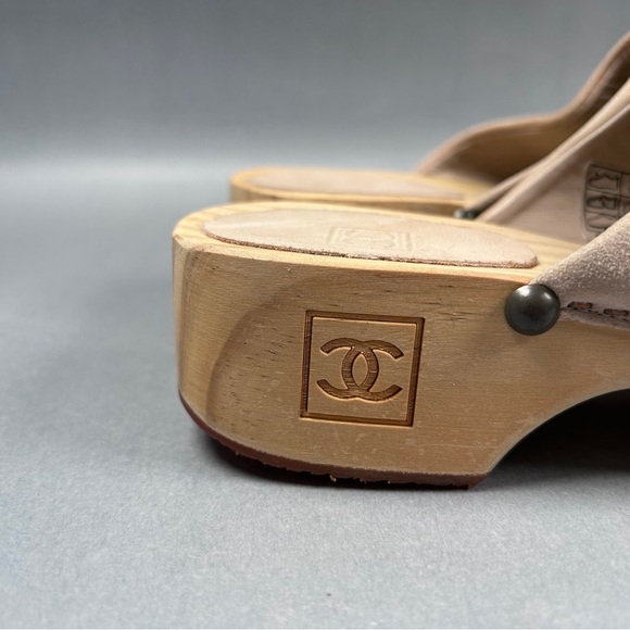 CHANEL Light Beige Suede Clogs LIKE NEW - Picture 4 of 7